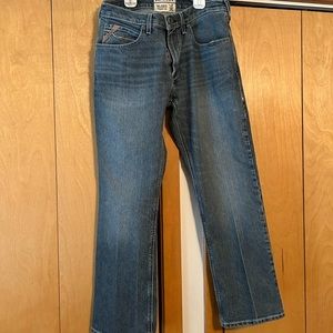 Men Ariat M4 jeans. Size 31/30. Like new. Worn very little.